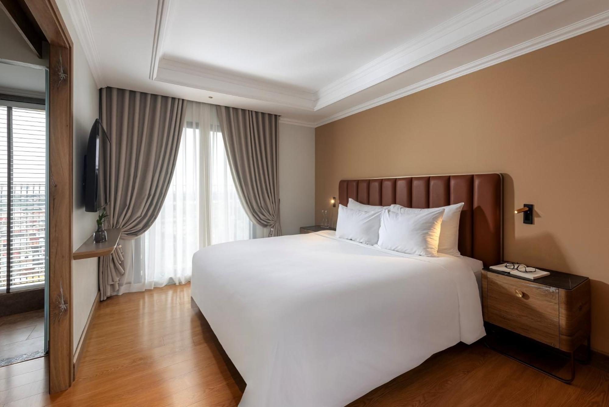 La Siesta Classic Hang Thung Ханой Экстерьер фото A bedroom at the hotel